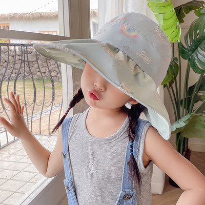 Laia äärega tekstiilist lastemüts