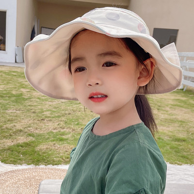 Laia äärega tekstiilist lastemüts