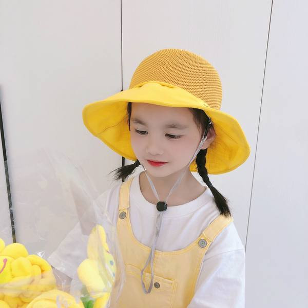 Suurte narmaste ja tikanditega suvemüts tüdrukutele