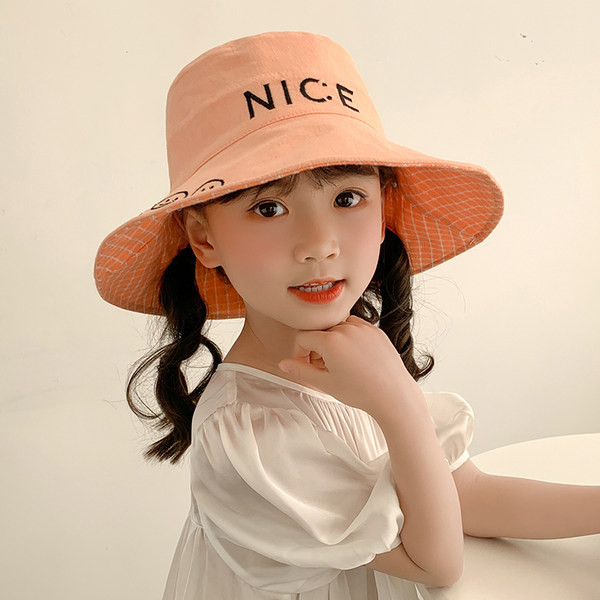 Tikitud kirjaga kalamüts lastele