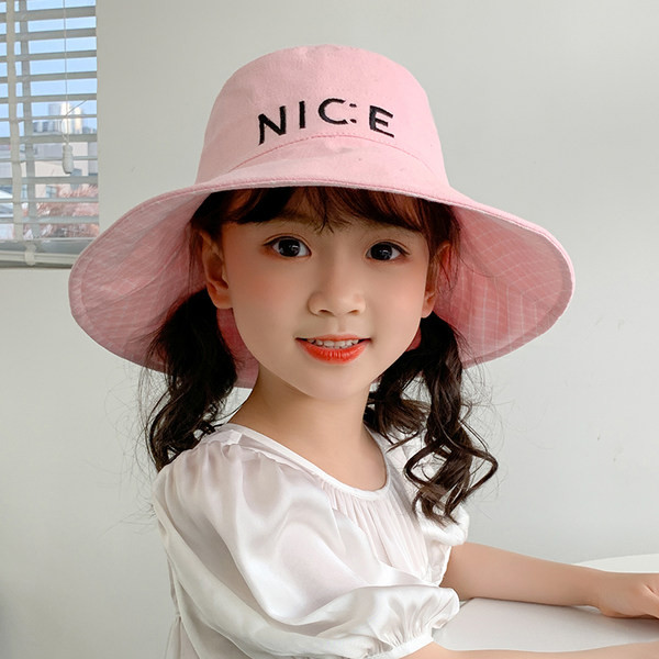 Tikitud kirjaga kalamüts lastele