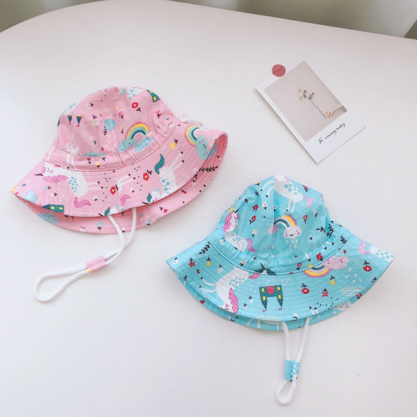 Värvilise aplikatsiooniga vabaaja lastemüts