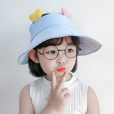 Tikitud tekstiga tekstiilist visiir tüdrukutele