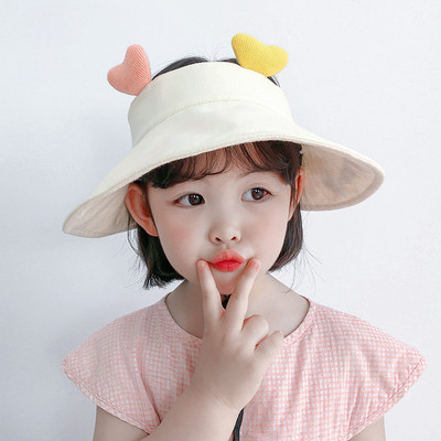 Tikitud tekstiga tekstiilist visiir tüdrukutele