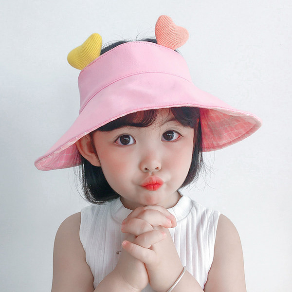 Tikitud tekstiga tekstiilist visiir tüdrukutele