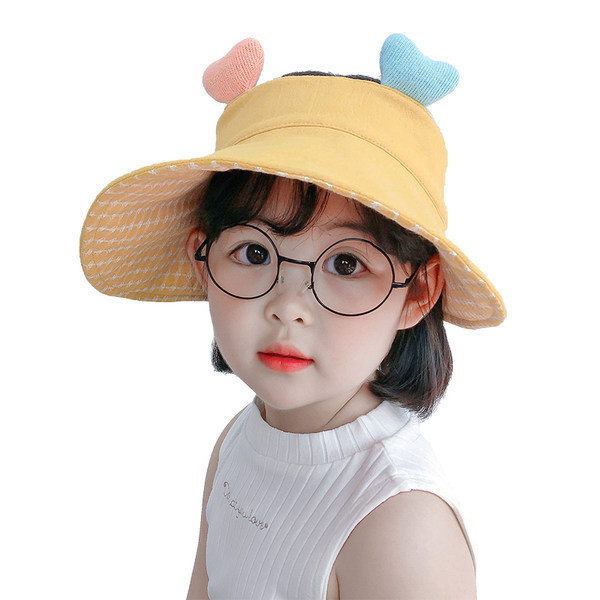 Tikitud tekstiga tekstiilist visiir tüdrukutele