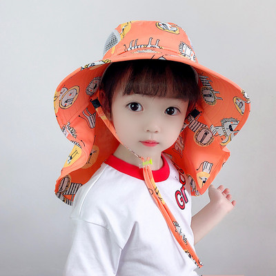 Vasarinė kepurė su spalvotomis aplikacijomis ir dideliu krašteliu