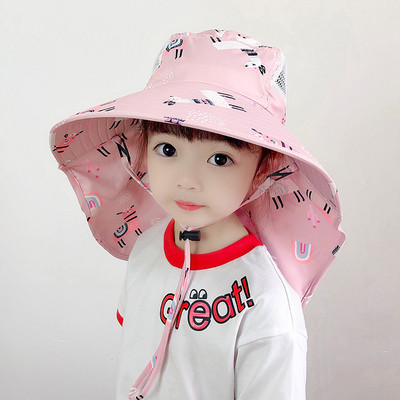 Vasarinė kepurė su spalvotomis aplikacijomis ir dideliu krašteliu