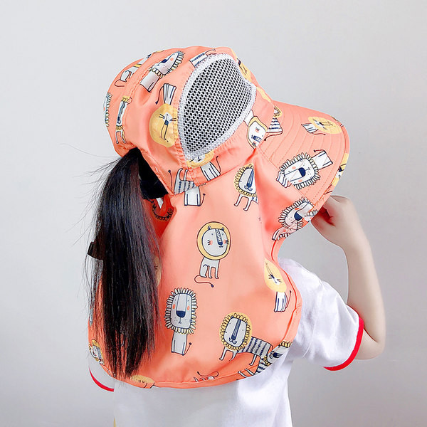 Vasarinė kepurė su spalvotomis aplikacijomis ir dideliu krašteliu