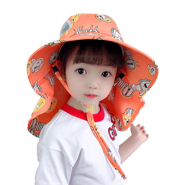 Vasarinė kepurė su spalvotomis aplikacijomis ir dideliu krašteliu