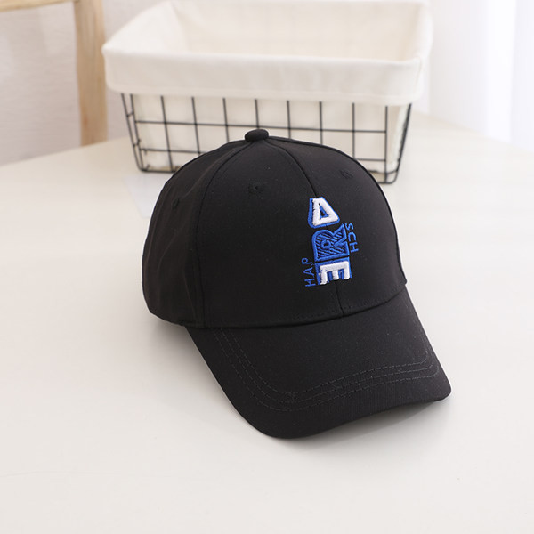 Καθημερινό παιδικό ρυθμιζόμενο καπέλο με γείσο και κεντητή επιγραφή