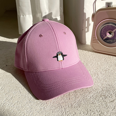 Igapäevane visiiri ja tikandiga lastemüts