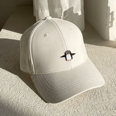 Igapäevane visiiri ja tikandiga lastemüts