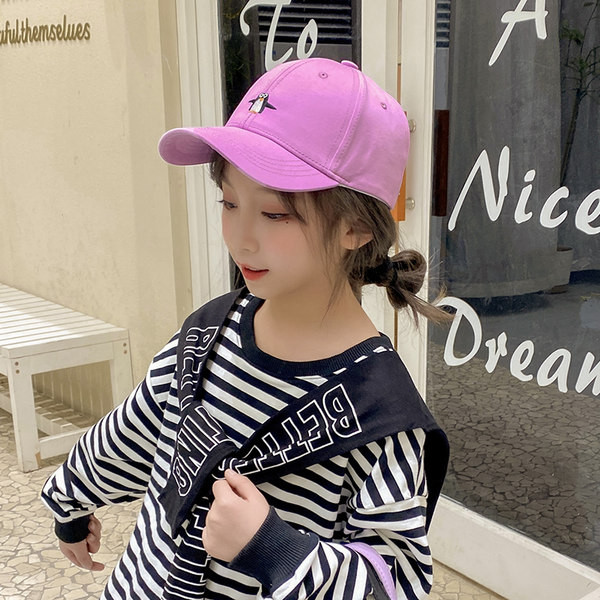 Igapäevane visiiri ja tikandiga lastemüts