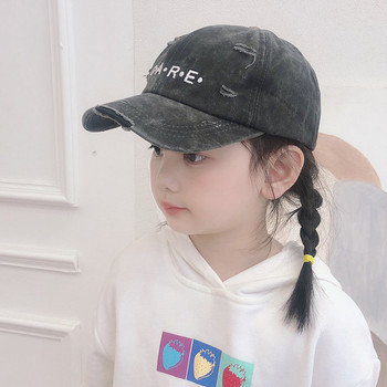 Παιδικό καπέλο με κέντημα γείσου και σκισμένα μοτίβα
