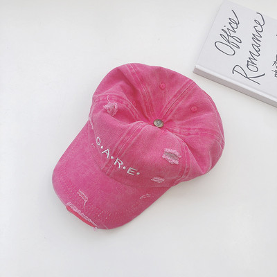 Visiirtikandiga ja rebitud motiividega lastemüts