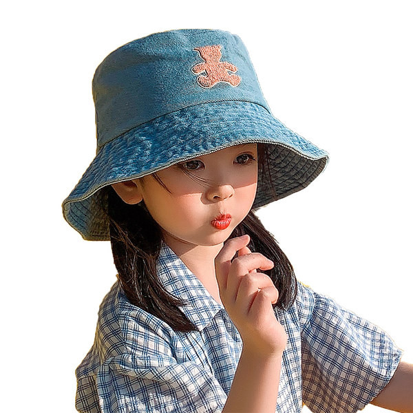 Laste värvilise tikandiga teksamüts