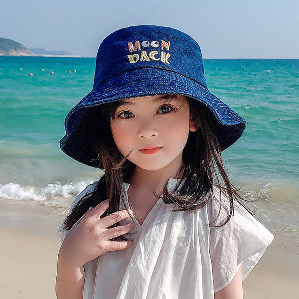 Dječja traper kapa ribičkog tipa s izvezenim natpisom