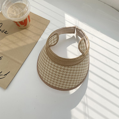 Ruuduline aasadega tekstiilist visiir