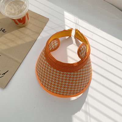 Ruuduline aasadega tekstiilist visiir