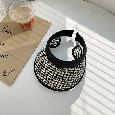 Ruuduline aasadega tekstiilist visiir