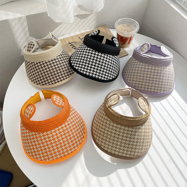 Ruuduline aasadega tekstiilist visiir