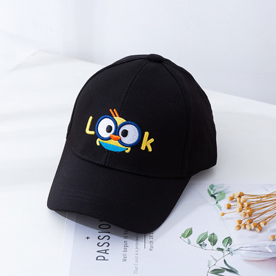 Laste pesapallimüts visiiriga ja tikitud pealdisega