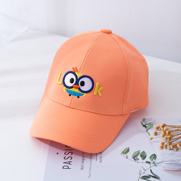 Laste pesapallimüts visiiriga ja tikitud pealdisega