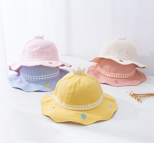 Värvilise tikandi ja 3D elemendiga laste tekstiilist müts