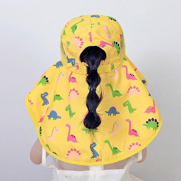 Narmaste ja lipsudega lastemüts-tüdrukutele