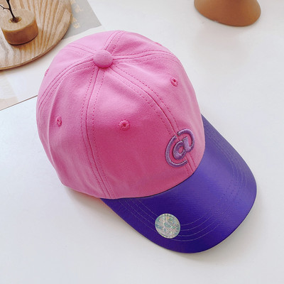 Dječja bejzbol kapa sa šiltom i vezom