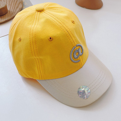 Dječja bejzbol kapa sa šiltom i vezom