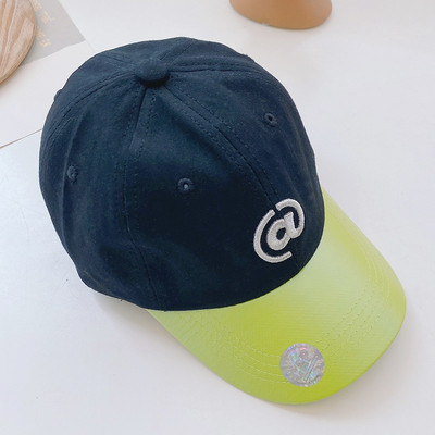 Dječja bejzbol kapa sa šiltom i vezom