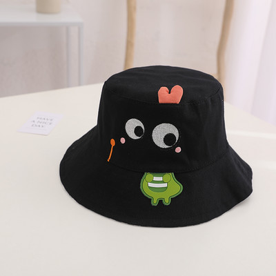 Casual suvemüts tikandi ja 3D elemendiga