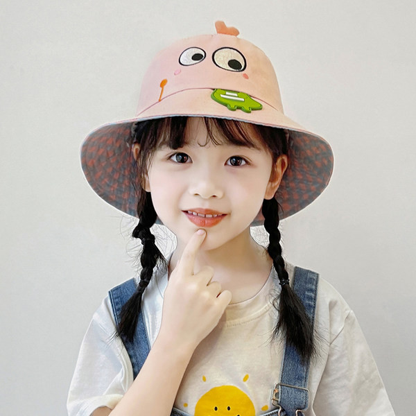 Casual suvemüts tikandi ja 3D elemendiga