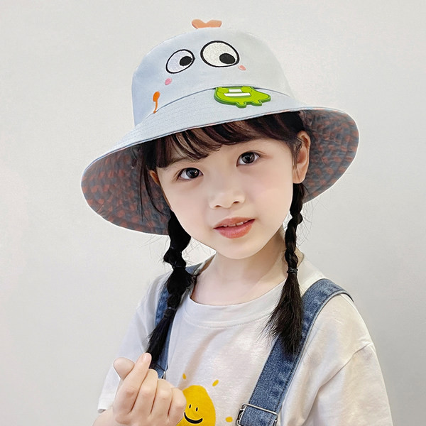 Casual suvemüts tikandi ja 3D elemendiga