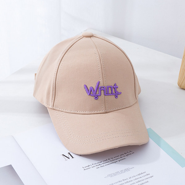 Lastele visiiri ja tikandiga vabaajamüts