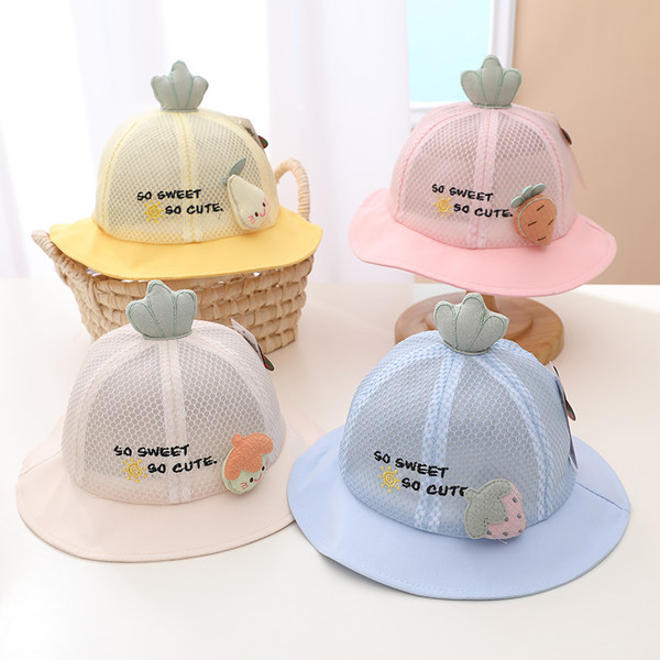 Ljetna kapa s vezom i 3D elementom