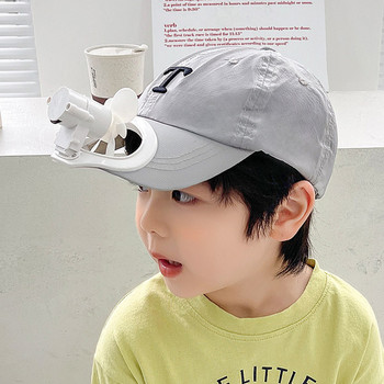 Детска шапка с вентилатор козирка и бродерия