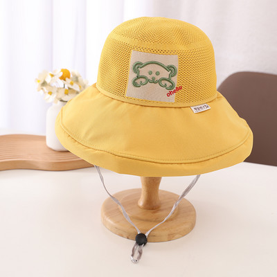 Tekstiilist müts võrgu ja laia äärega