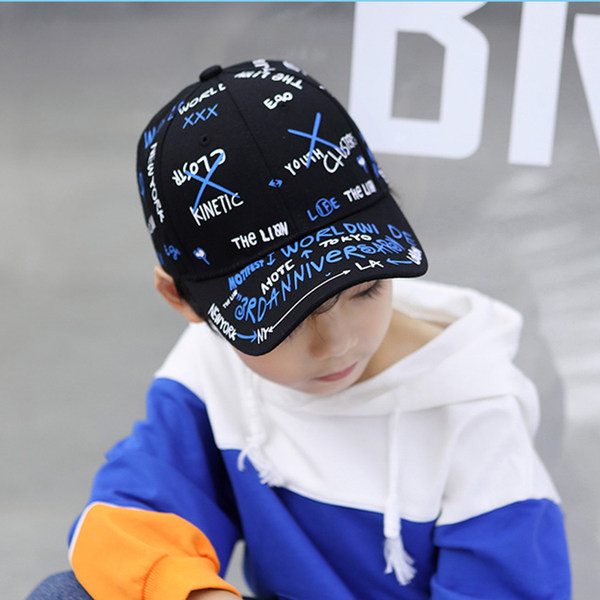 Igapäevane lastemüts trüki ja visiiriga - mitut värvi