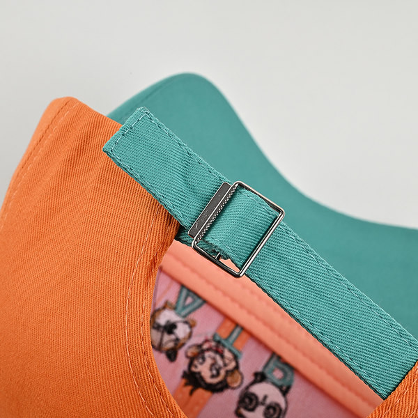 Visiiri ja tikandiga lastemüts