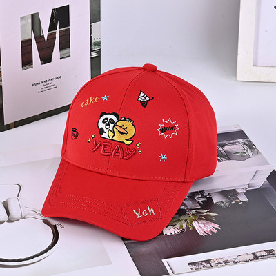 Tekstiilist värvilise aplikatsiooni ja tikandiga pesapallimüts