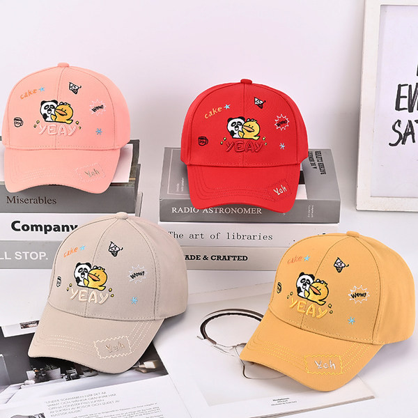 Tekstiilist värvilise aplikatsiooni ja tikandiga pesapallimüts