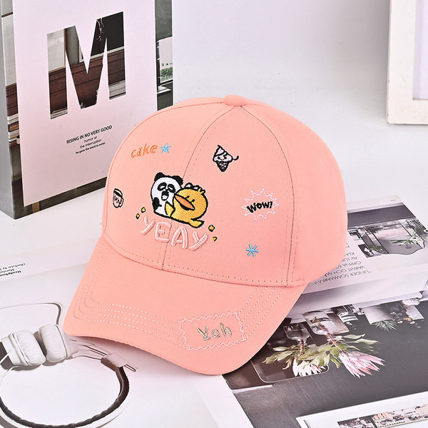 Tekstiilist värvilise aplikatsiooni ja tikandiga pesapallimüts