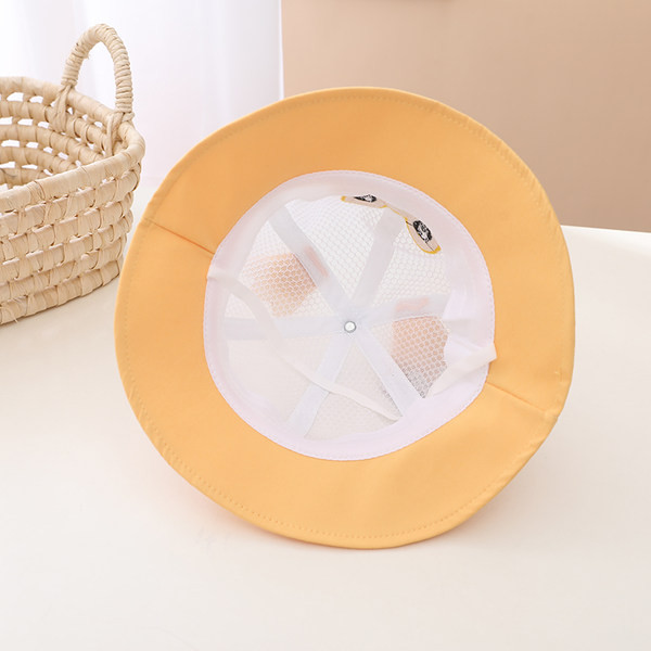 Tekstilna mrežasta kapa s rubovima i vezom u boji