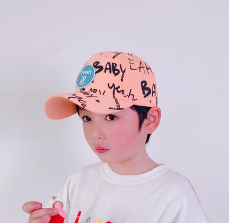 Lastele kirjadega pesapallimüts