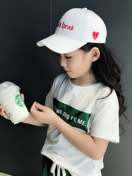 Dječja bejzbol kapa s izvezenim natpisom