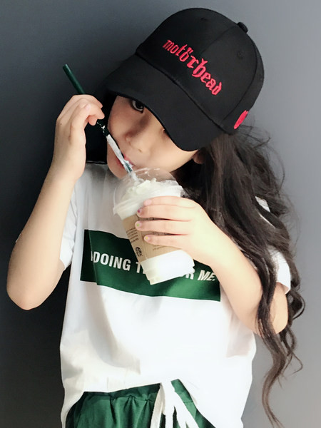 Dječja bejzbol kapa s izvezenim natpisom