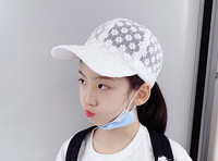 Laste suvine visiiriga pitsist müts